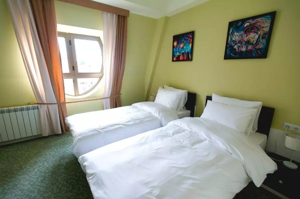 Piazza Four Colors-1